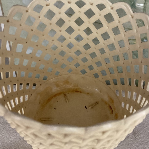 Regaline Item N-202 Cream Color Plastic Cache Pot Planter Red Liner Made in USA - Picture 2 of 4